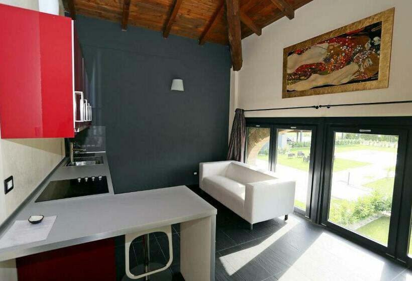 آپارتمان 1 خوابه با چشم‌انداز استخر, Corte Di Frara