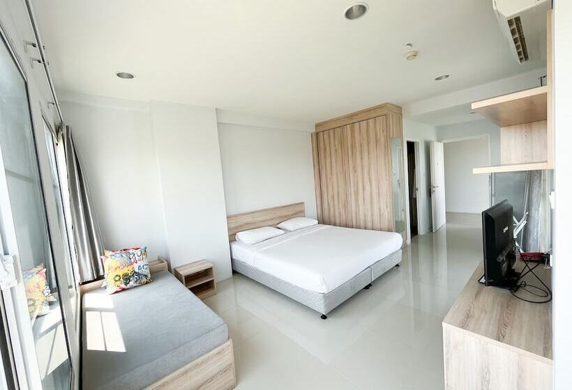 スタンダードスタジオ, Des Res Hotel And Residence