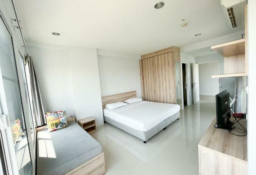 スタンダードスタジオ, Des Res Hotel And Residence