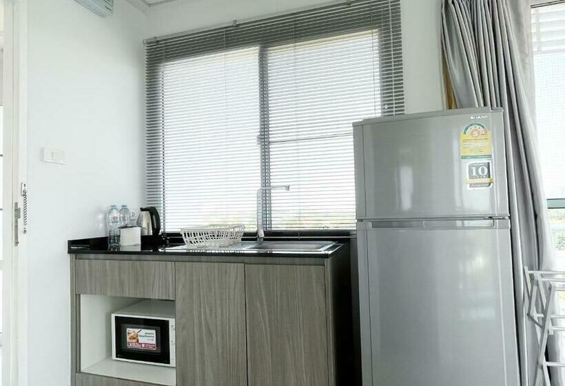 スタンダードスタジオ, Des Res Hotel And Residence