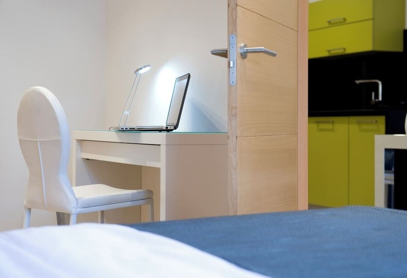 آپارتمان 1 خوابه با بالکن, Home To Home Barcelona