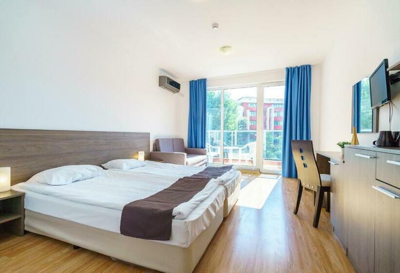 اتاق استاندارد با بالکن, Admiral Plaza Apartments