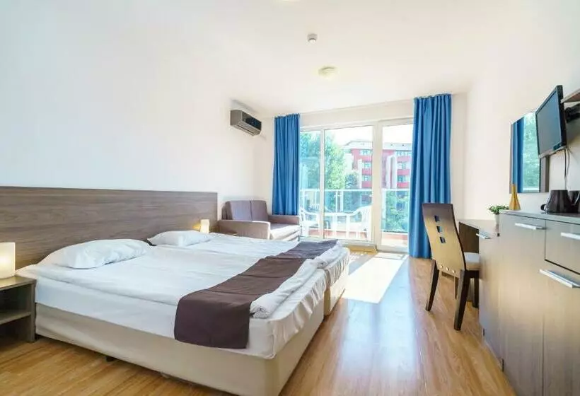 اتاق استاندارد با بالکن, Admiral Plaza Apartments