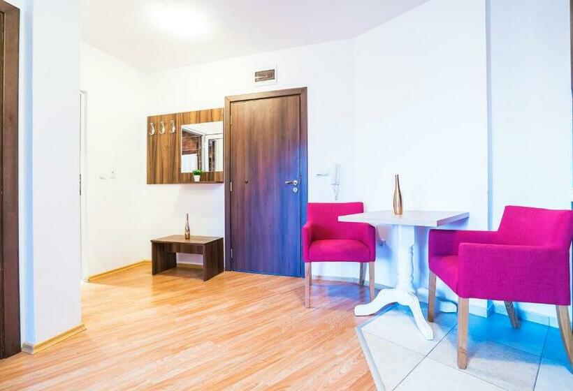 شقة غرفة نوم واحدة مزودة بشُرفة, Admiral Plaza Apartments