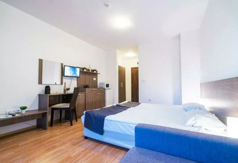 اتاق استاندارد با بالکن, Admiral Plaza Apartments