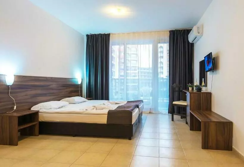 اتاق استاندارد با بالکن, Admiral Plaza Apartments