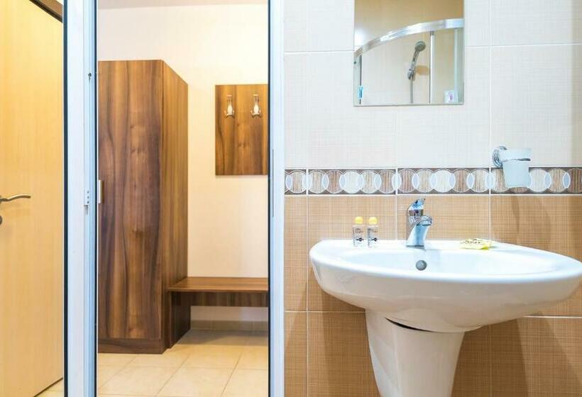 غرفة قياسية مزوَّدة بشُرفة, Admiral Plaza Apartments