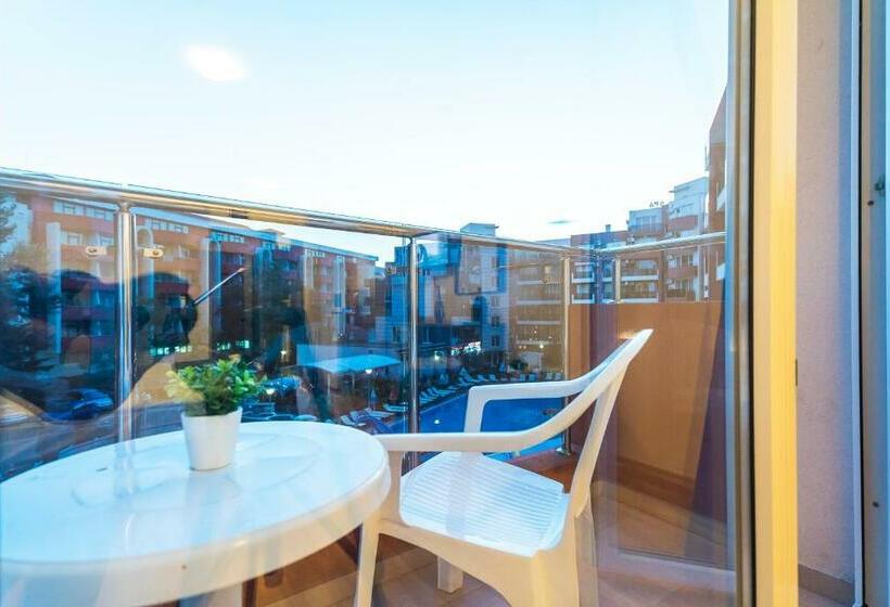 اتاق استاندارد با بالکن, Admiral Plaza Apartments