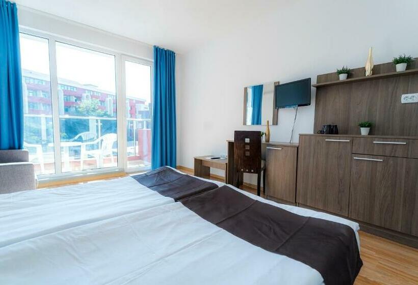 غرفة قياسية مزوَّدة بشُرفة, Admiral Plaza Apartments