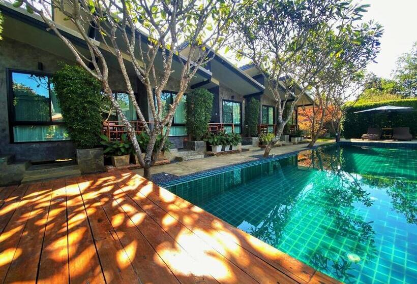 Номер Deluxe Вид на Бассейн, Family House Zen Boutique Resort