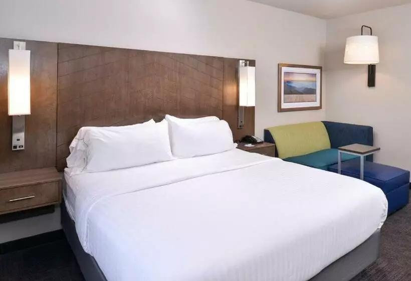 キングサイズベッドのエクゼクティブルーム, Holiday Inn Express And Suites Bryant   Benton Area, An Ihg