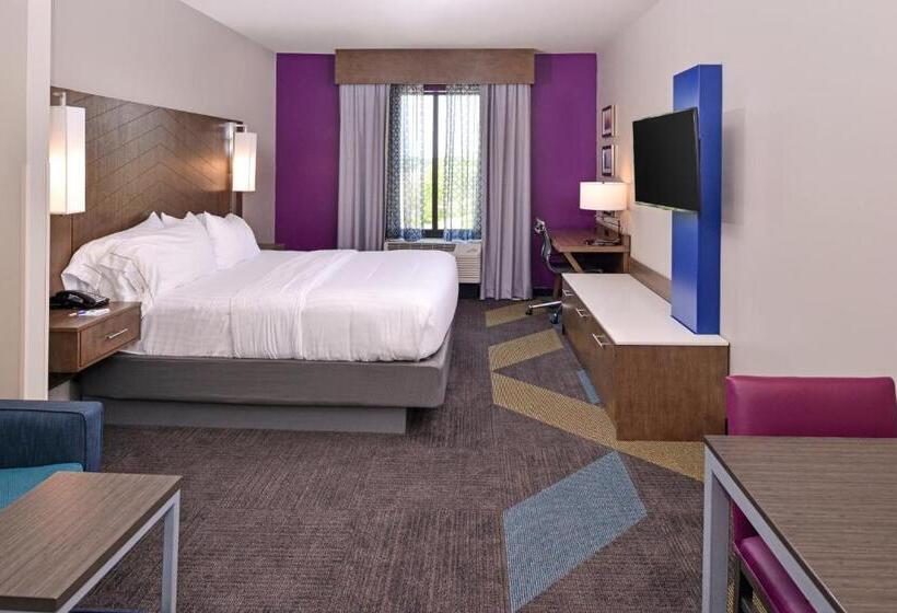 מיטת קינג בסוויטה, Holiday Inn Express And Suites Bryant   Benton Area, An Ihg