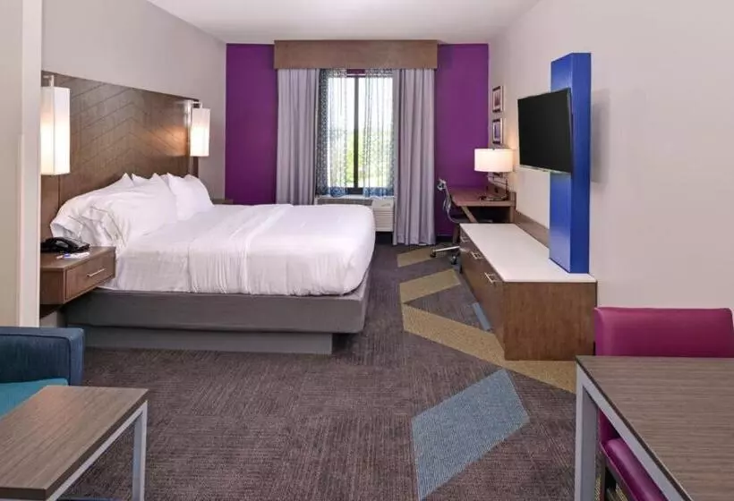 キングサイズベッドのスイートルーム, Holiday Inn Express And Suites Bryant   Benton Area, An Ihg
