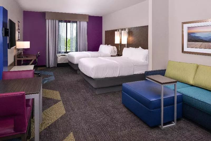 身障者適用キングサイズベッドルーム, Holiday Inn Express And Suites Bryant   Benton Area, An Ihg