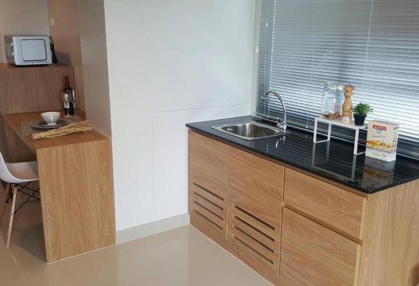 스탠다드 룸 킹사이즈 침대, Jk Living Hotel And Service Apartment