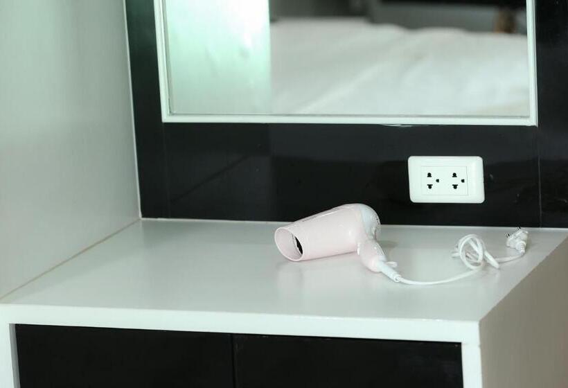 스탠다드 룸 킹사이즈 침대, Jk Living Hotel And Service Apartment