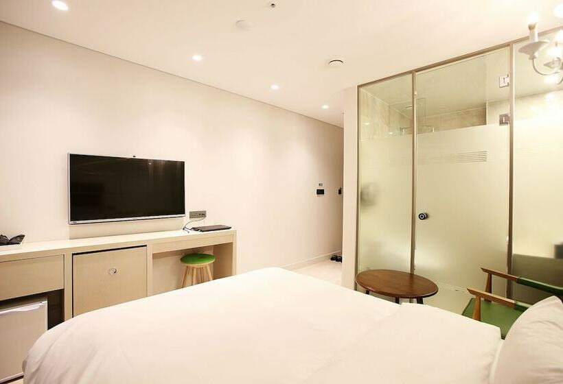 Quarto Estandar, Lassa