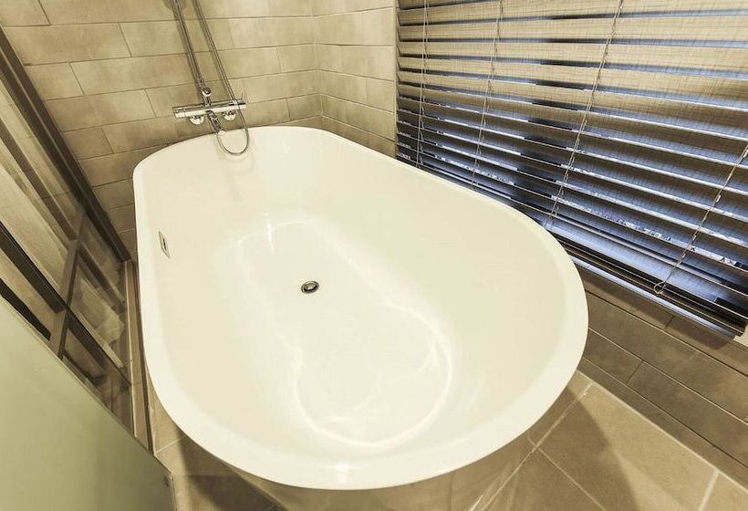 Quarto Deluxe, Lassa