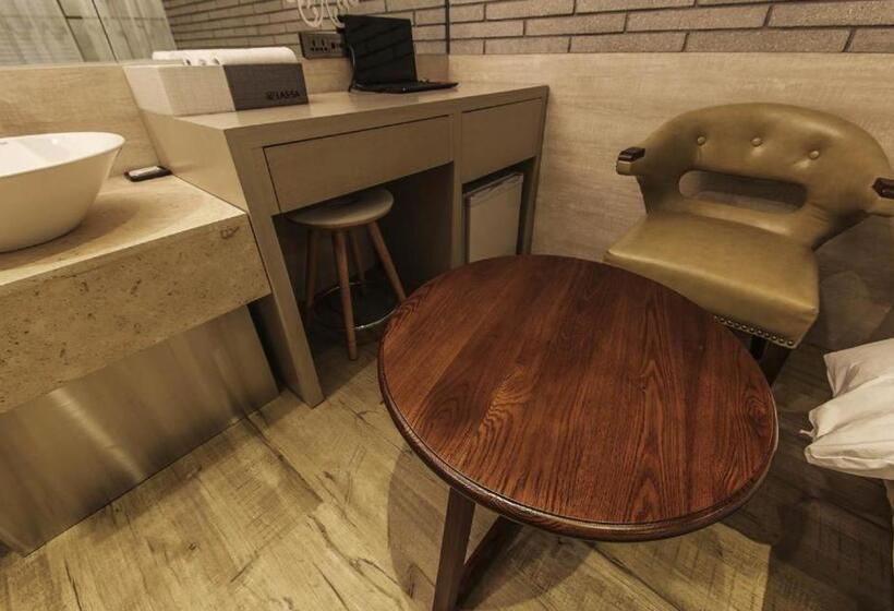 Quarto Deluxe, Lassa