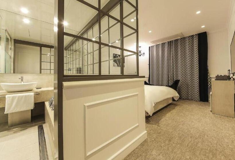 Quarto Deluxe, Lassa