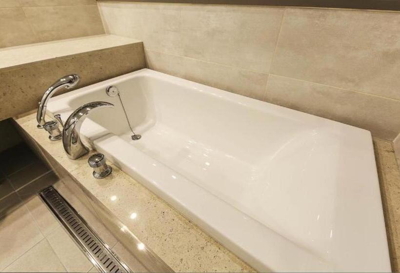 Quarto Deluxe, Lassa