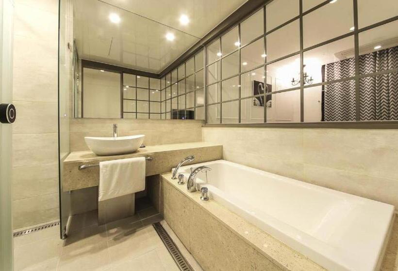 Quarto Deluxe, Lassa