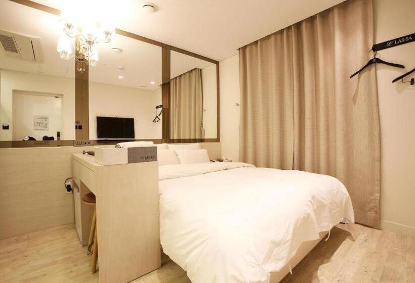 Quarto Estandar, Lassa