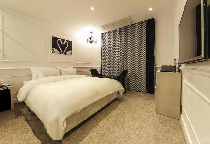 Quarto Deluxe, Lassa