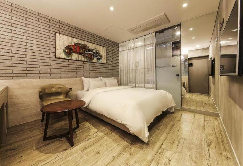 Quarto Deluxe, Lassa