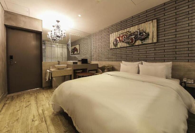 Quarto Deluxe, Lassa