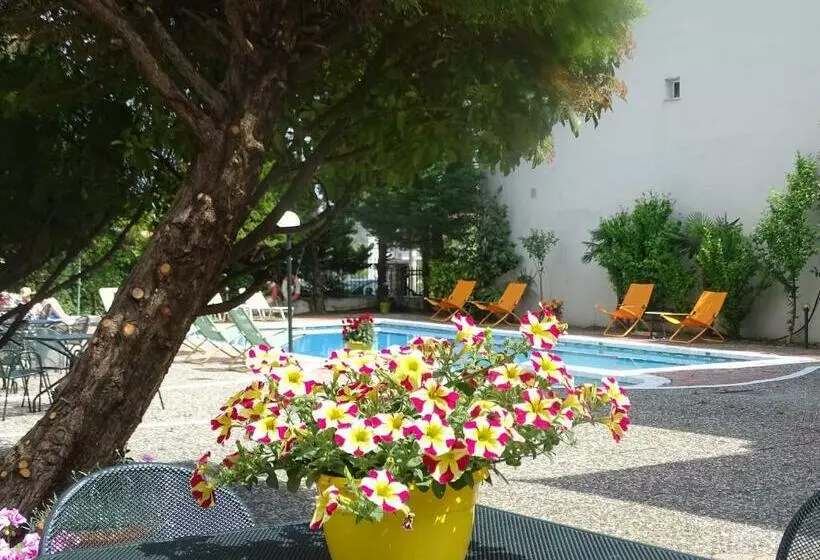 Standard-huone Allasnäkymä, Olympus Hotel Villa Drosos