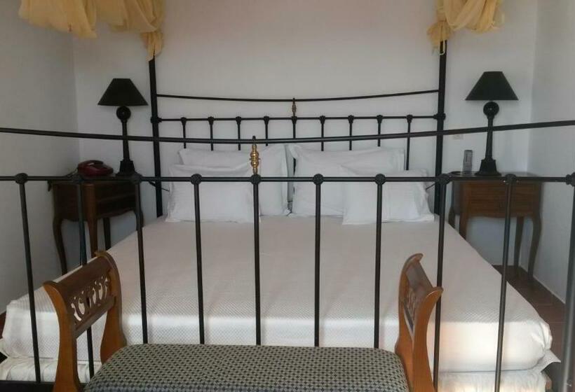 オーシャンビュースタンダードルームバルコニー付き, Papadakis