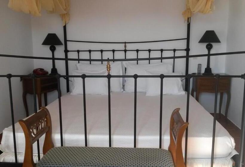 スタンダードルーム, Papadakis