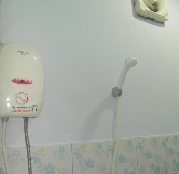 标准间, Rueang Sri Si Ri