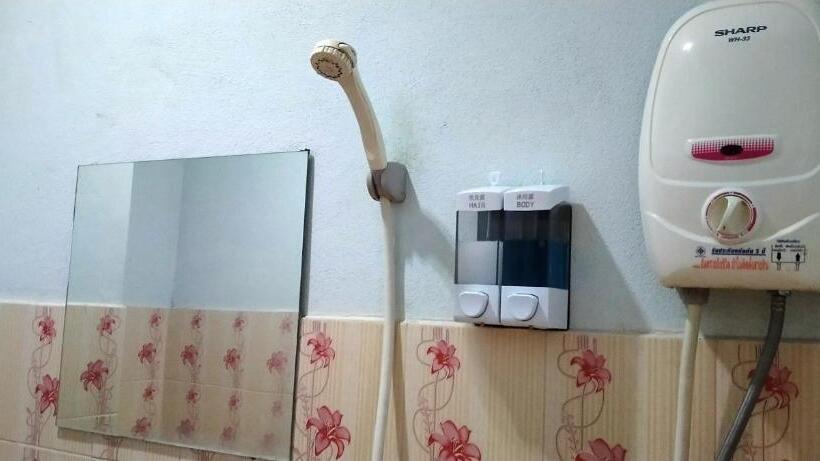 غرفة سوبيريور ثلاثية, Rueang Sri Si Ri