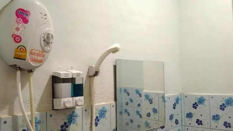 اتاق سوپریور سه تخته, Rueang Sri Si Ri