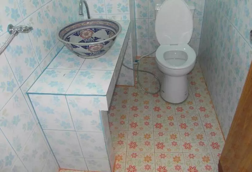 Economy Quadruple Room, Rueang Sri Si Ri