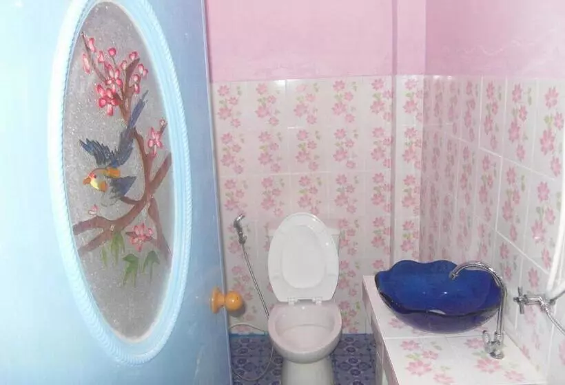 Economy Quadruple Room, Rueang Sri Si Ri