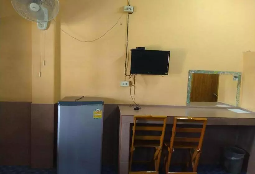 Economy Quadruple Room, Rueang Sri Si Ri