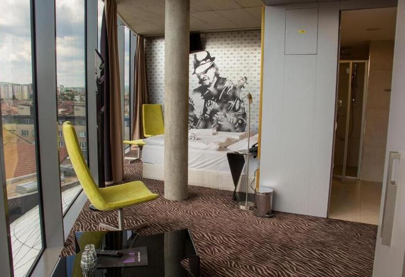 수피리어 룸, Sono