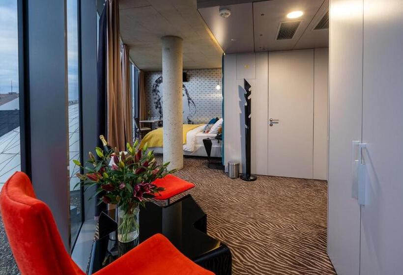 수피리어 룸, Sono