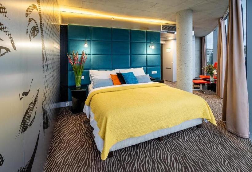 수피리어 룸, Sono