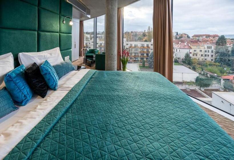 수피리어 룸, Sono