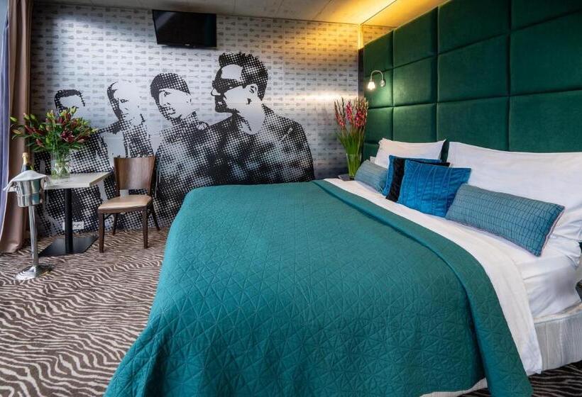 수피리어 룸, Sono