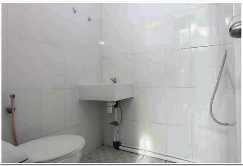 バスルーム共有のシングルスタンダード, The Nancy S Homestay Pekanbaru Mitra Reddoorz