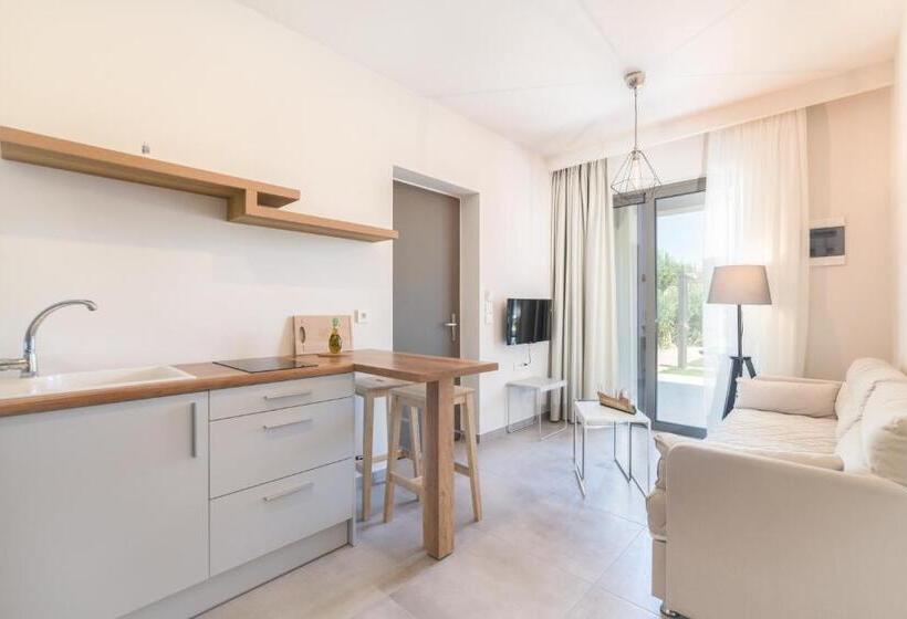 Superior suite with garden view, Lemonia Accommodations