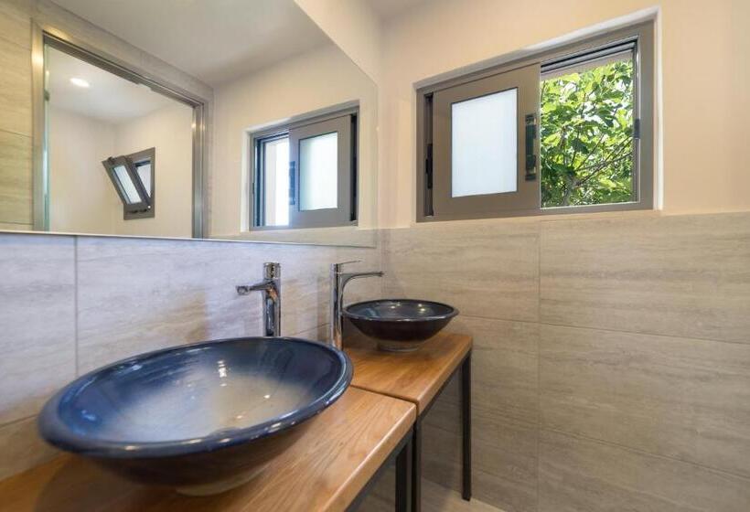 Superior suite with garden view, Lemonia Accommodations