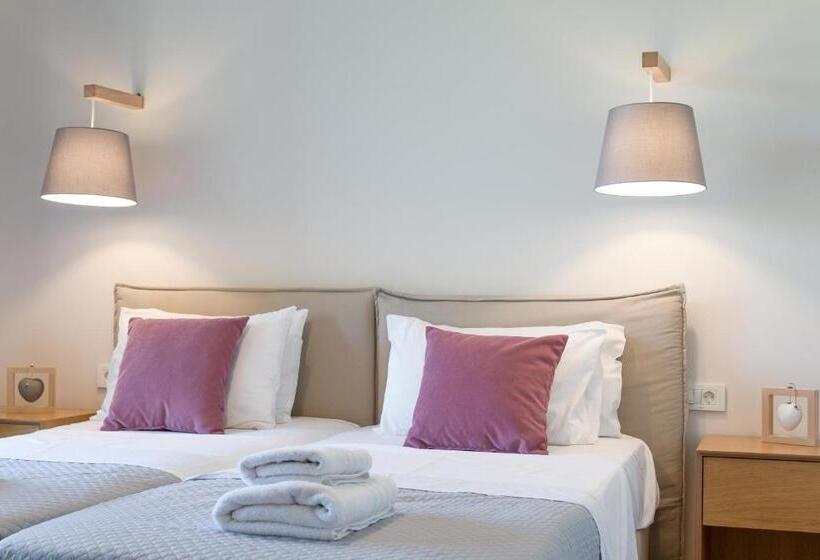 Superior suite with garden view, Lemonia Accommodations