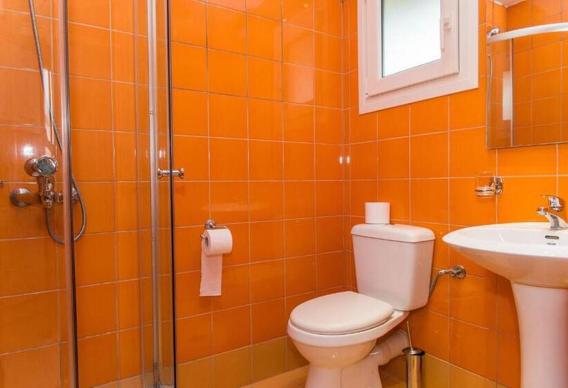 استودیوی سوپریور, Lemonia Accommodations