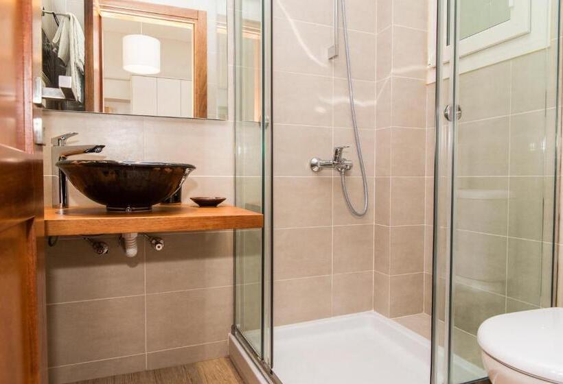 استودیوی سوپریور, Lemonia Accommodations